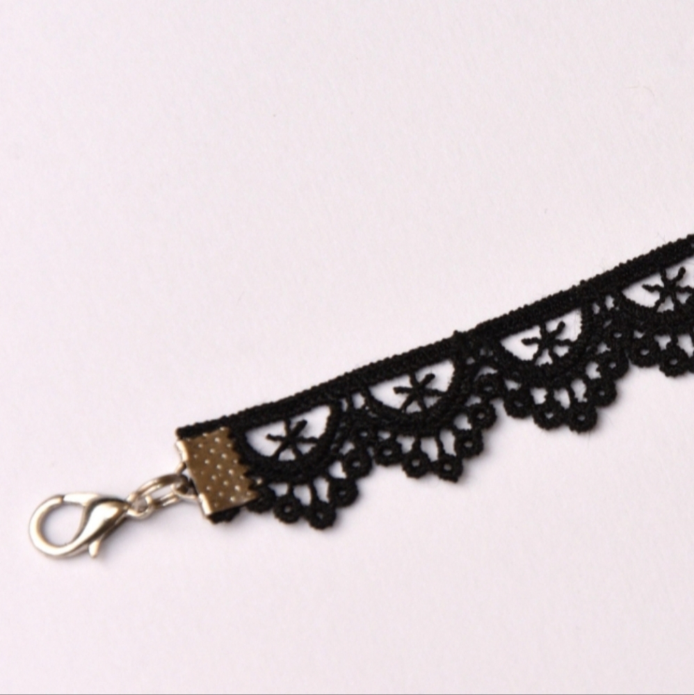 Black Lace Choker Necklace - Picture 4 of 4
